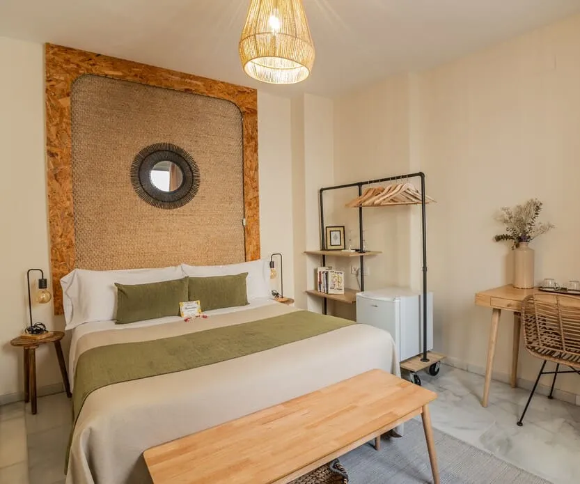 Room-7-flores-habitacion-completa