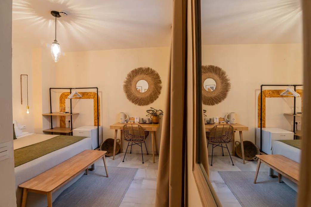 Room-3-flores-vista-espejo