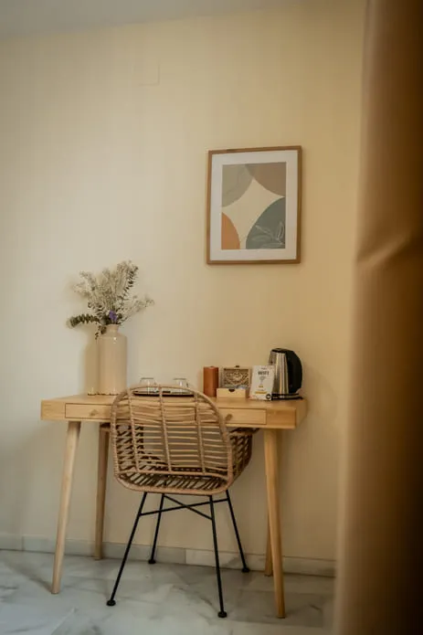 Room-7-flores-escritorio